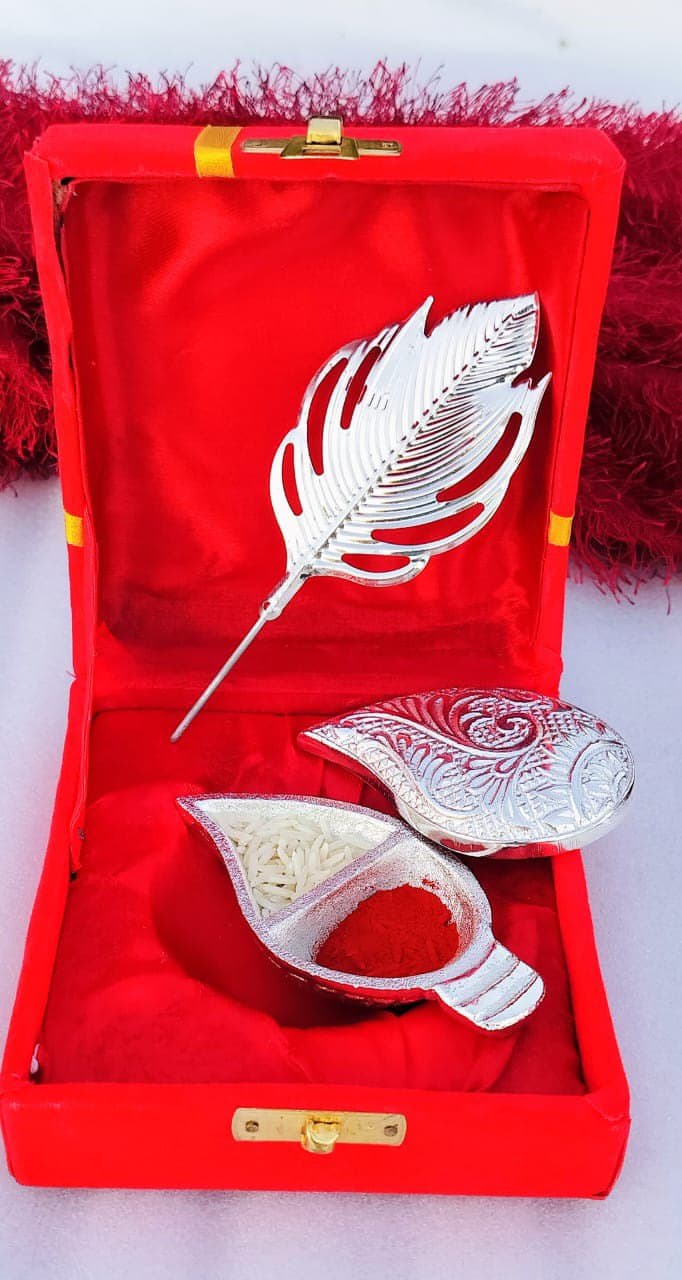 Chopda Tila with Peacock Feather